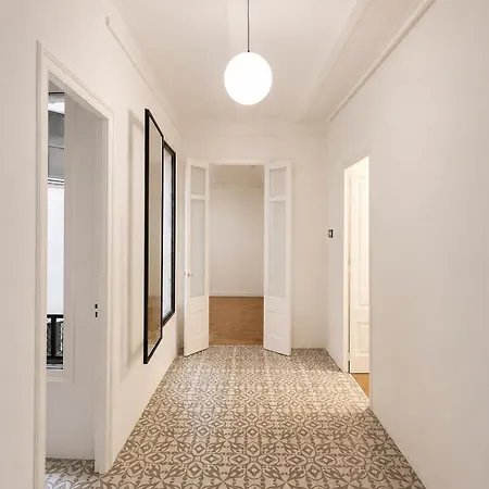 Cycle Haven Ii - Spacious 4br, Lift & Ac Girona