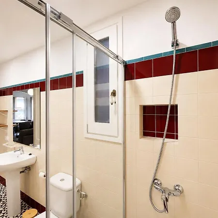 Cycle Haven Ii - Spacious 4br, Lift & Ac Χιρόνα